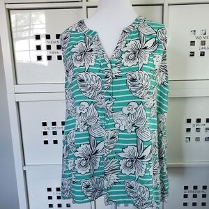 Crown & ivy Light Green Women’s Tops Size XL